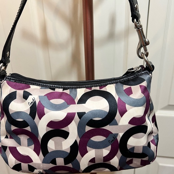 Madison Graphic Op-Art Chainlink Mini Baguette Purse (F0968-43315) - Picture 3 of 12